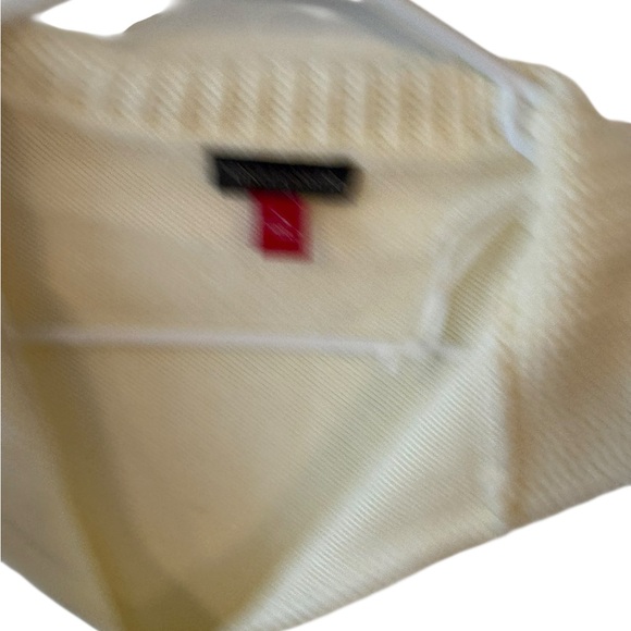 Vince Camuto Women's  V-Neck Cream Sweater - Picture 4 of 4